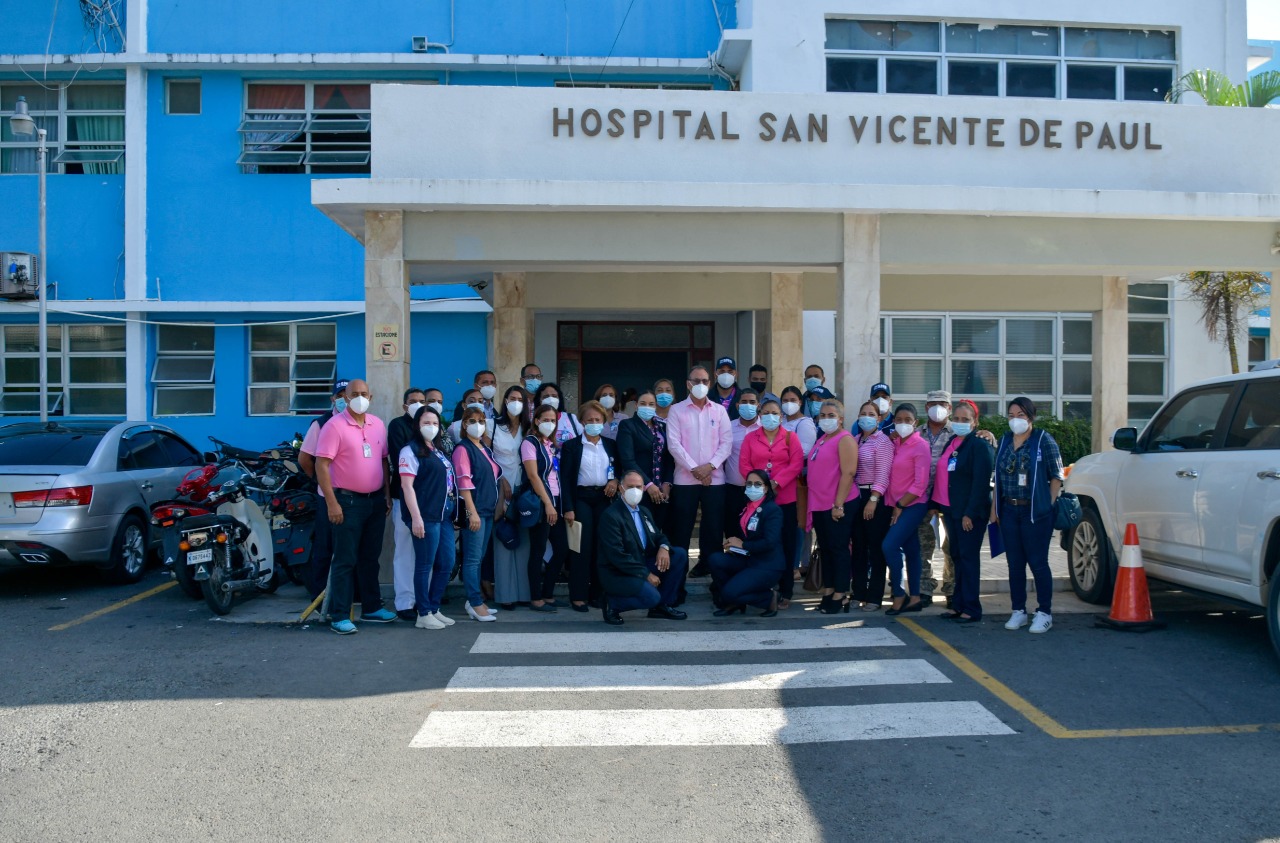 You are currently viewing Director del SRSND recorre instalaciones del hospital San Vicente de Paúl junto a personal administrativo