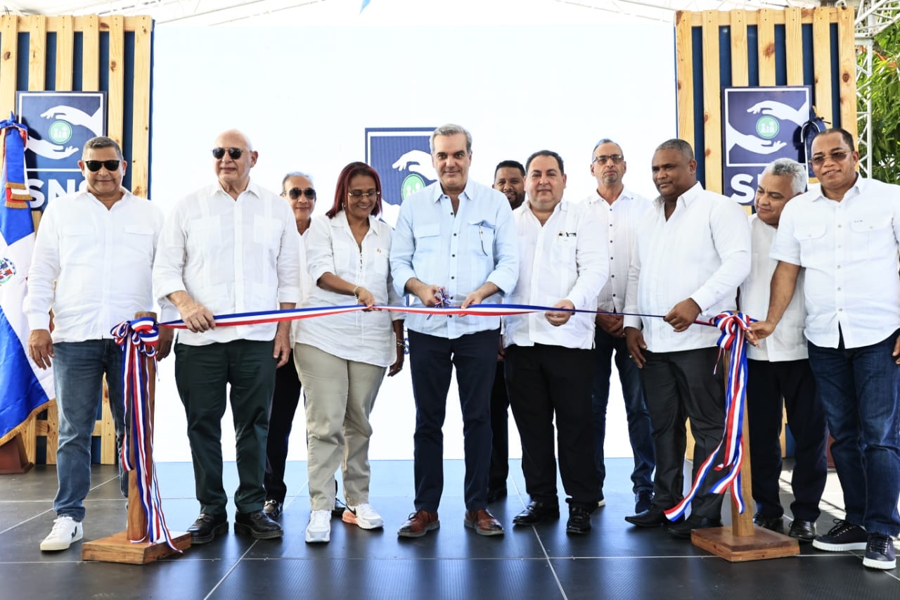 Read more about the article Presidente Abinader entrega Hospital Leopoldo Pou y Centro Primer Nivel en Samaná